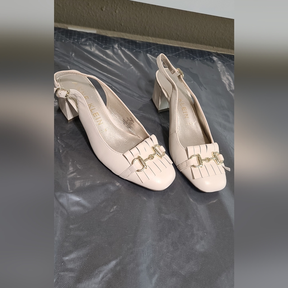 Sandals - Picture 4 of 4